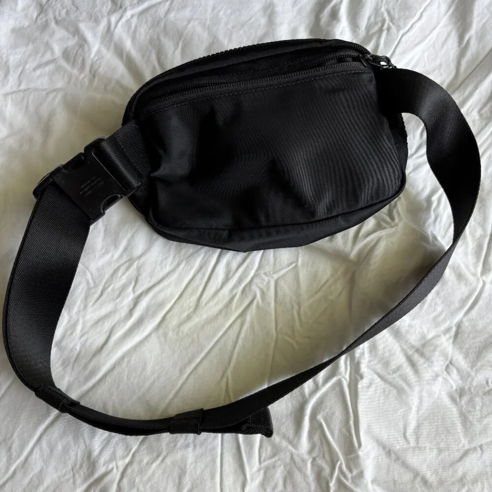Lululemon Everywhere Belt Bag 1L in Black - Picture 3 of 7